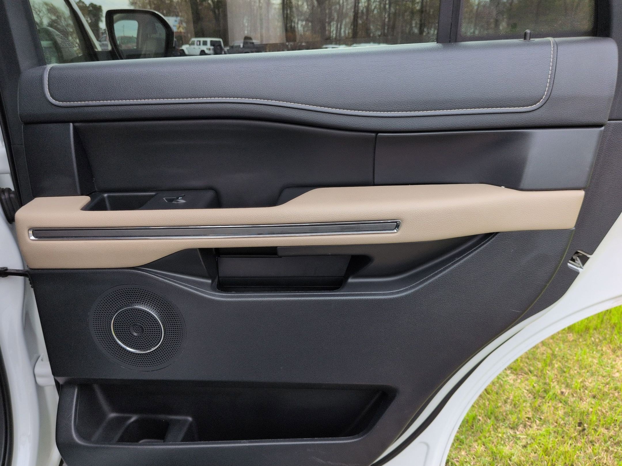 Used 2024 Ford Expedition XLT image 21