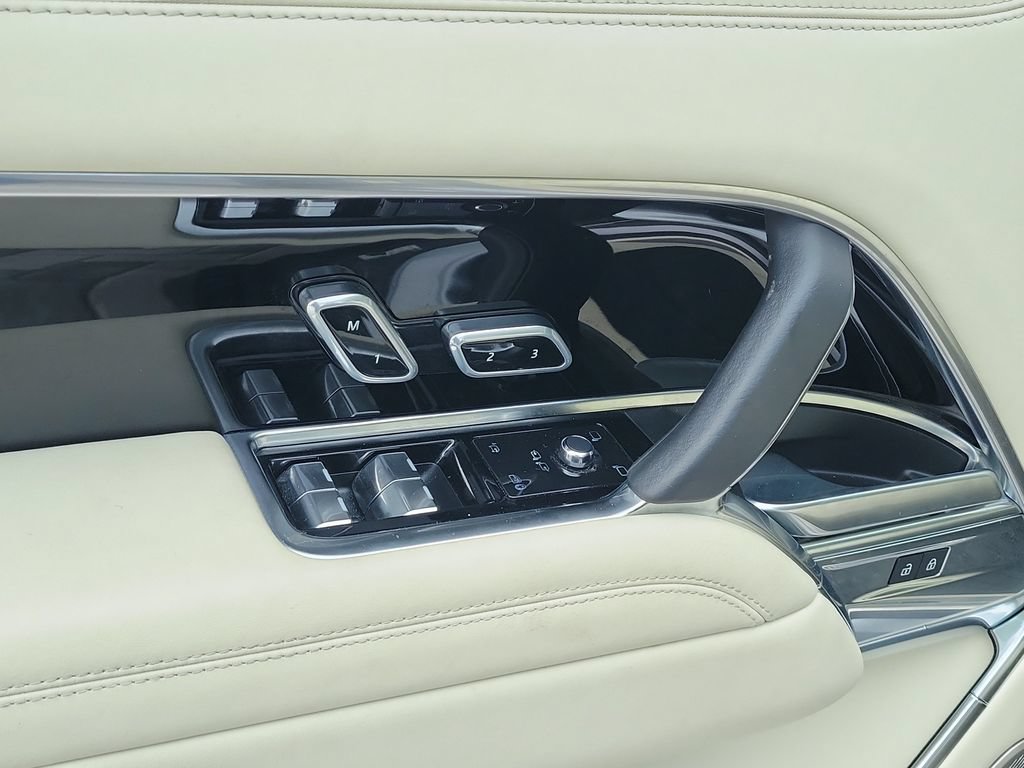 Certified 2025 Land Rover Range Rover Autobiography AWD/4WD image 24