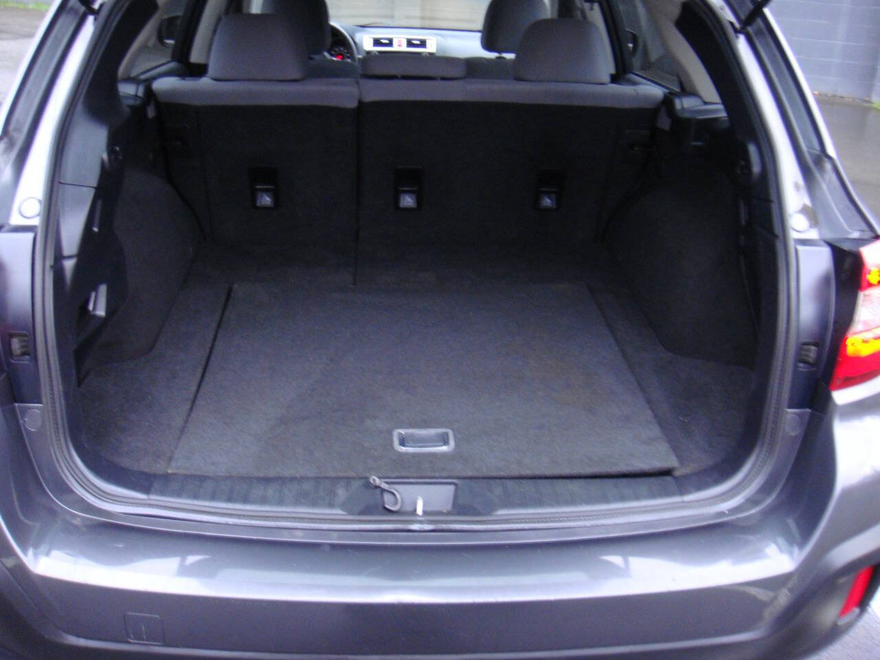 Used 2018 Subaru Outback 2.5i AWD/4WD image 16