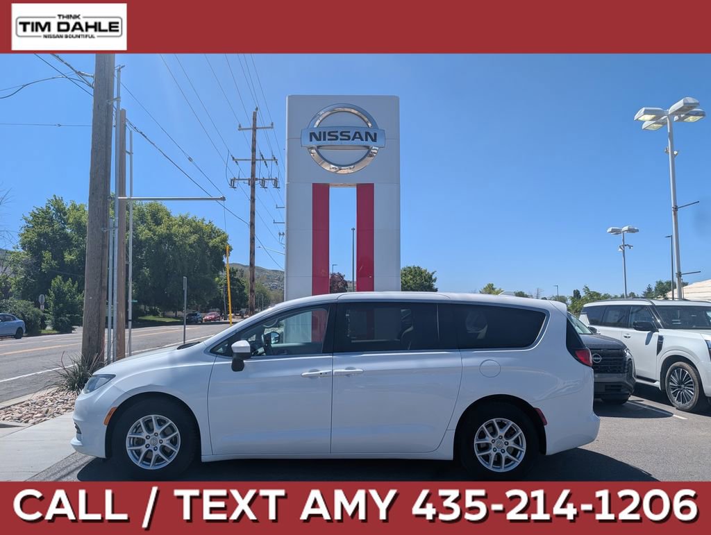 Used 2017 Chrysler Pacifica LX FWD image 1