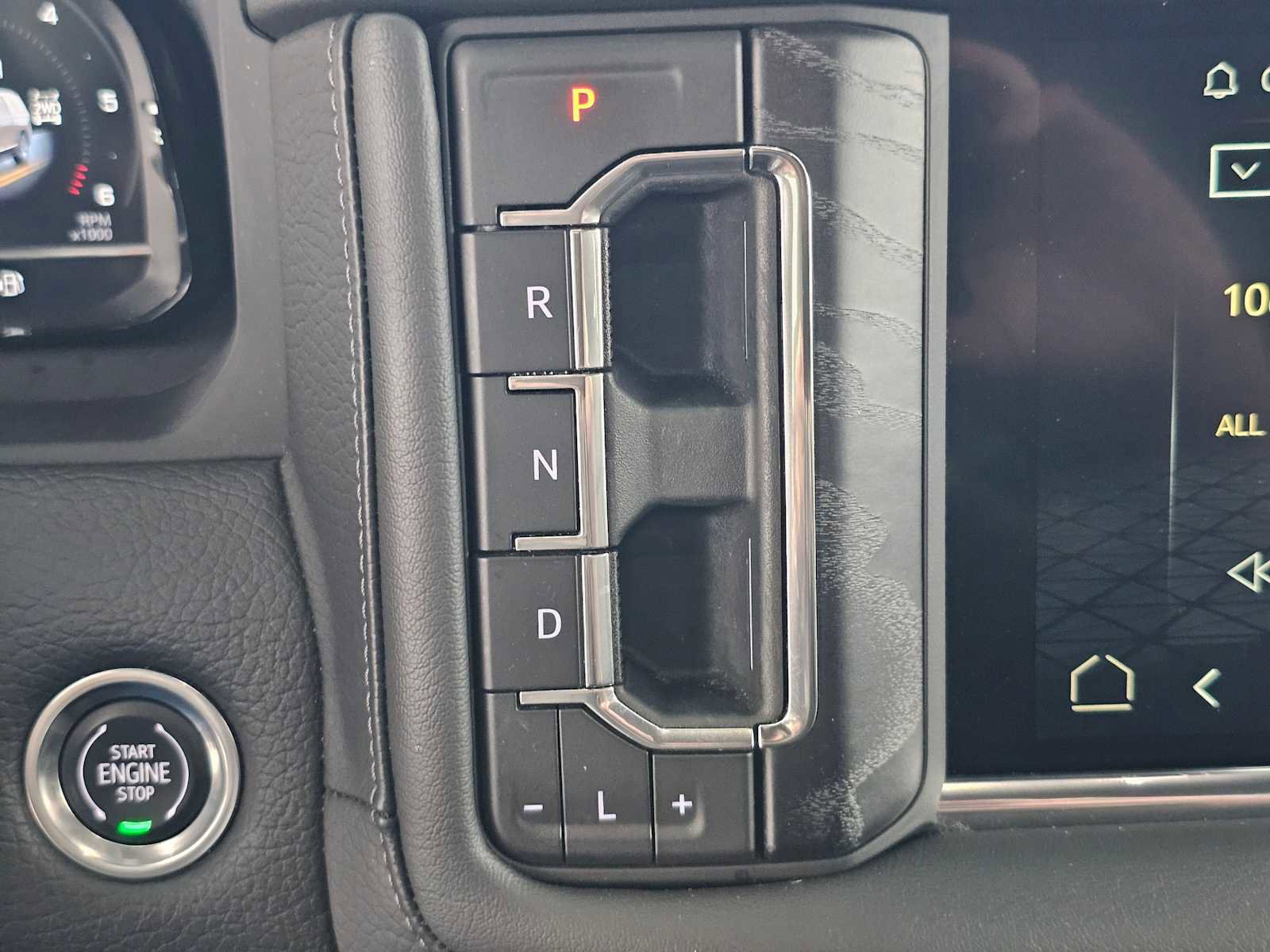 Used 2023 GMC Yukon Denali image 31