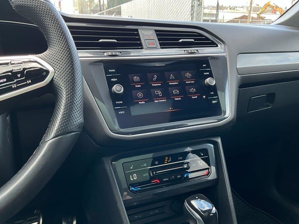 Used 2022 Volkswagen Tiguan SE R-Line image 18