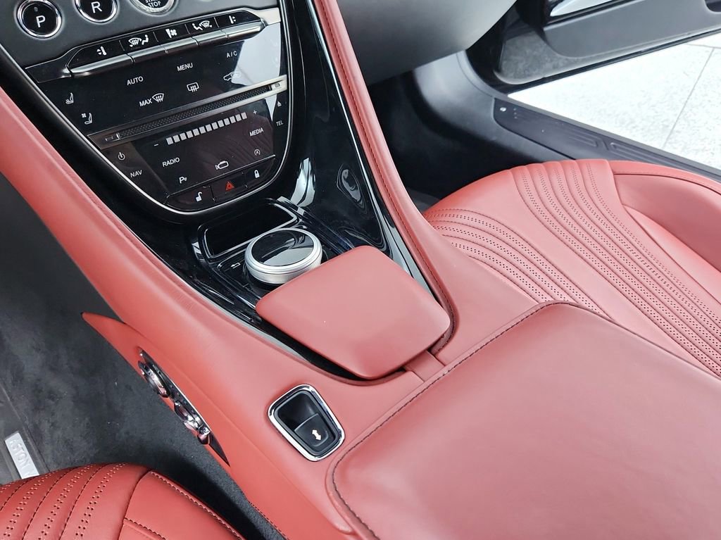 Used 2018 Aston Martin DB11 Coupe image 35