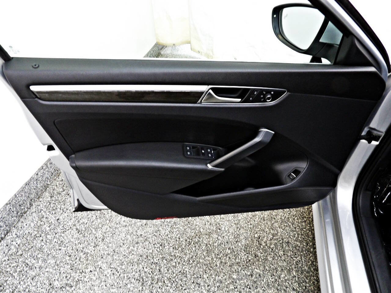 Used 2017 Volkswagen Passat 1.8T SE image 7