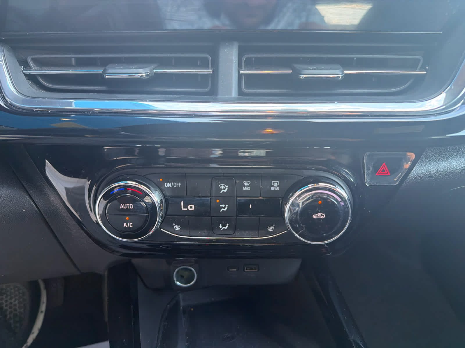 Used 2025 Chevrolet Trax RS w/ Sunroof Package FWD image 19