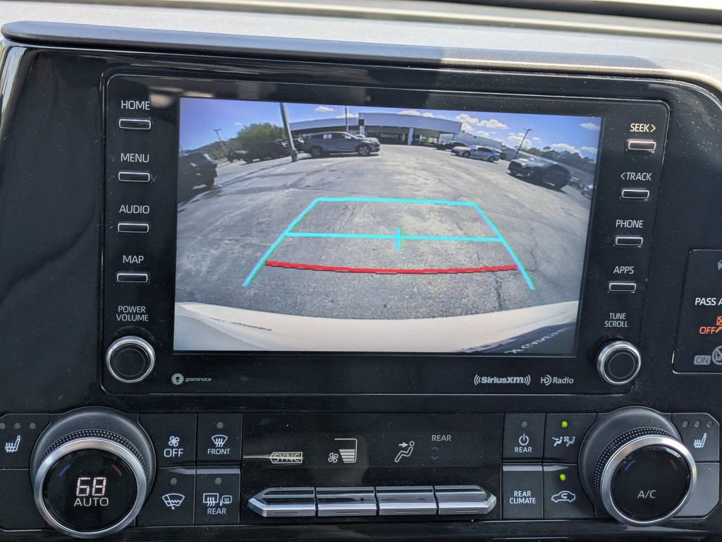 Used 2022 Toyota Highlander XLE image 23