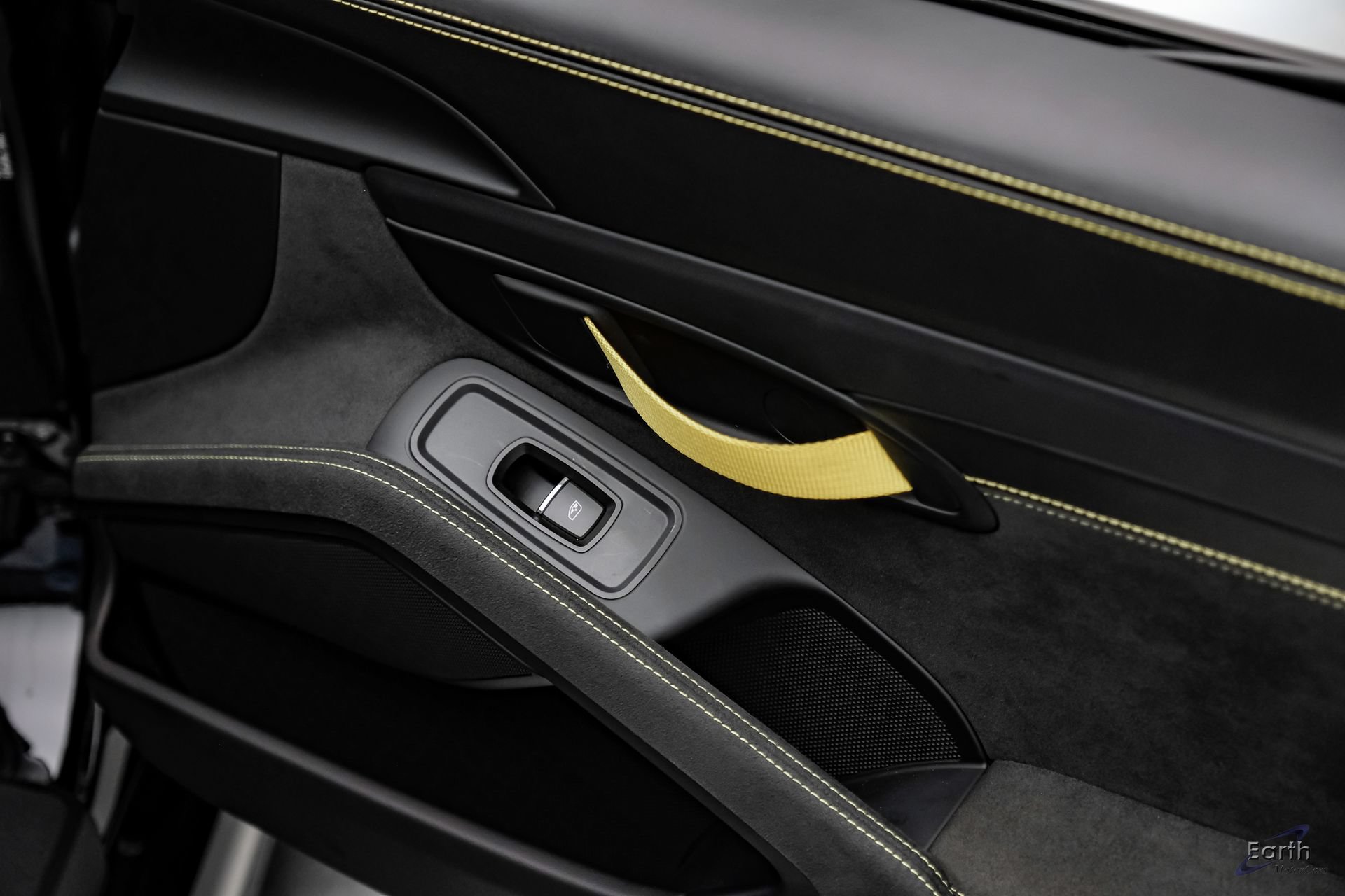 Used 2021 Porsche 718 Cayman GT4 RWD image 92