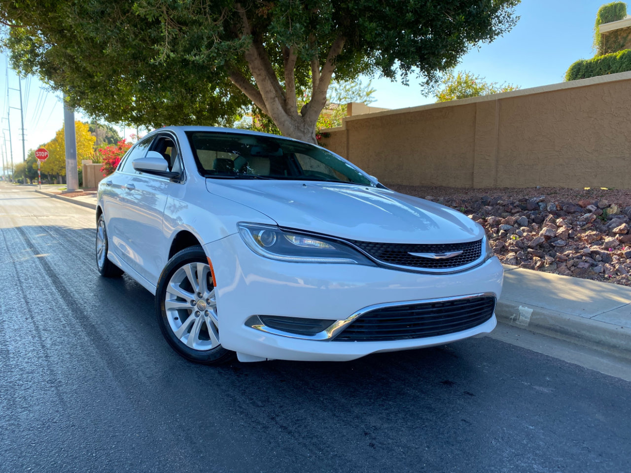 Used 2017 Chrysler 200 Limited Platinum image 2