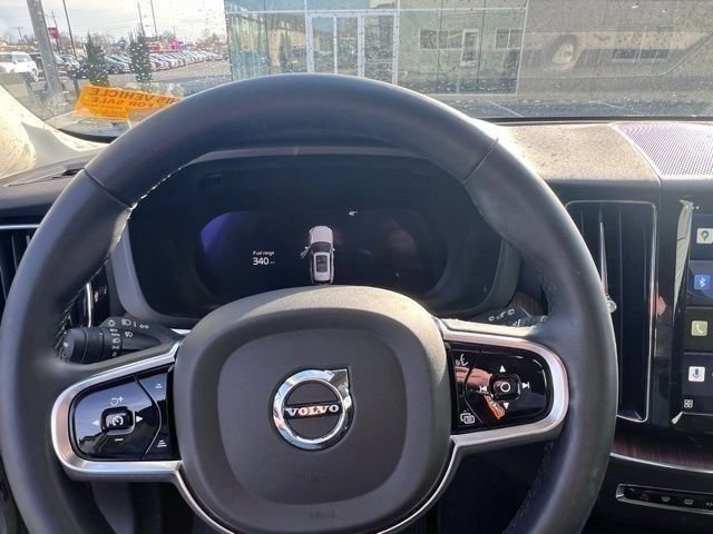 Used 2023 Volvo XC60 B5 Plus w/ Climate Package image 9