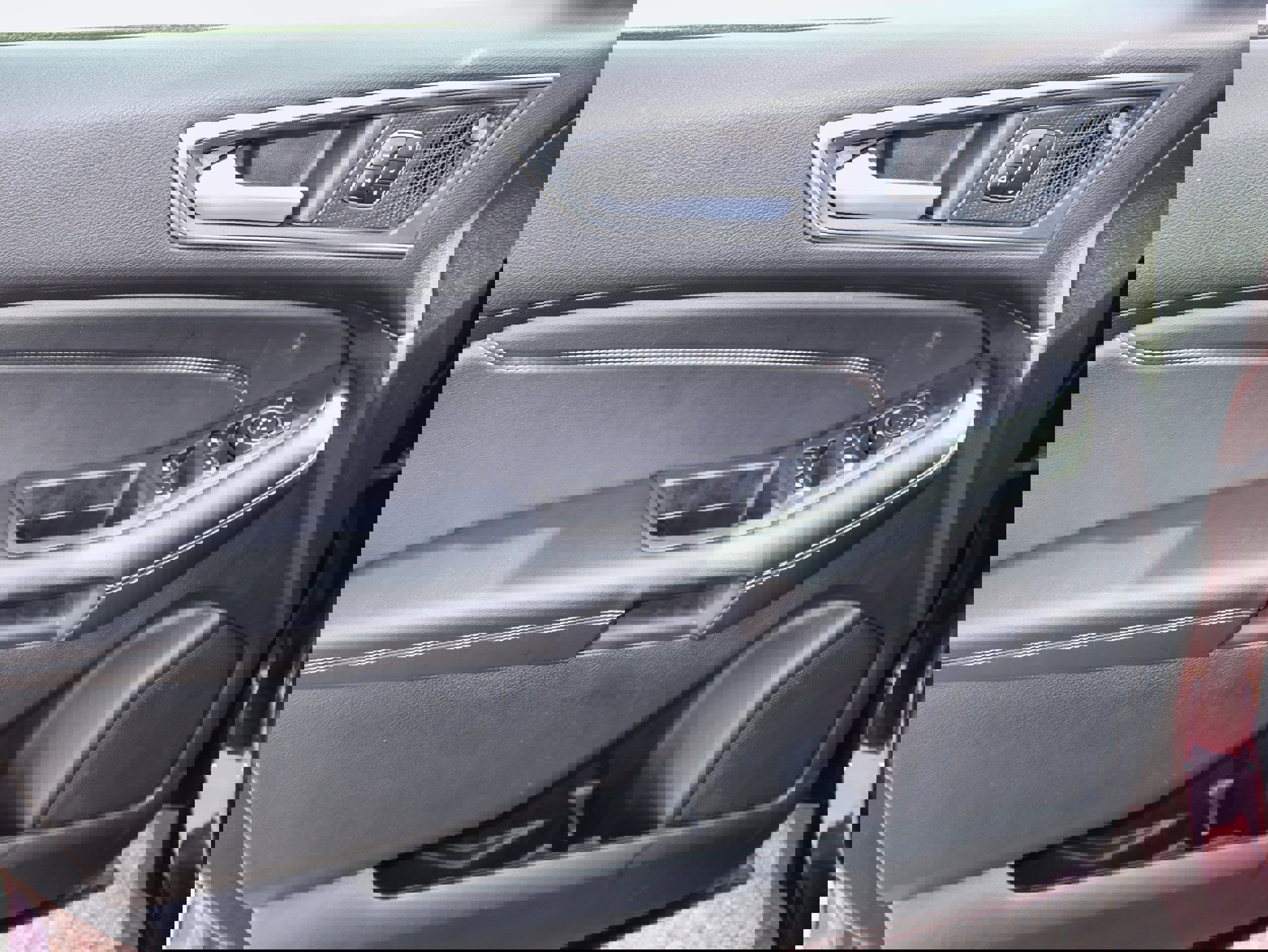 Used 2024 Ford Edge Titanium image 12