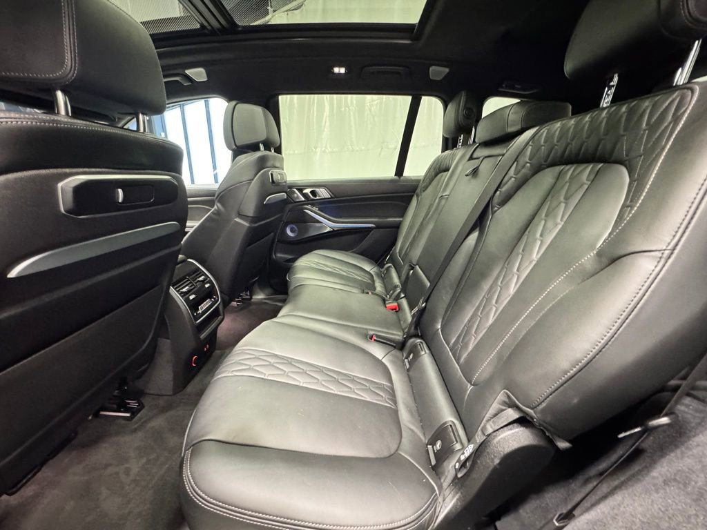 Used 2025 BMW X7 M60i image 24