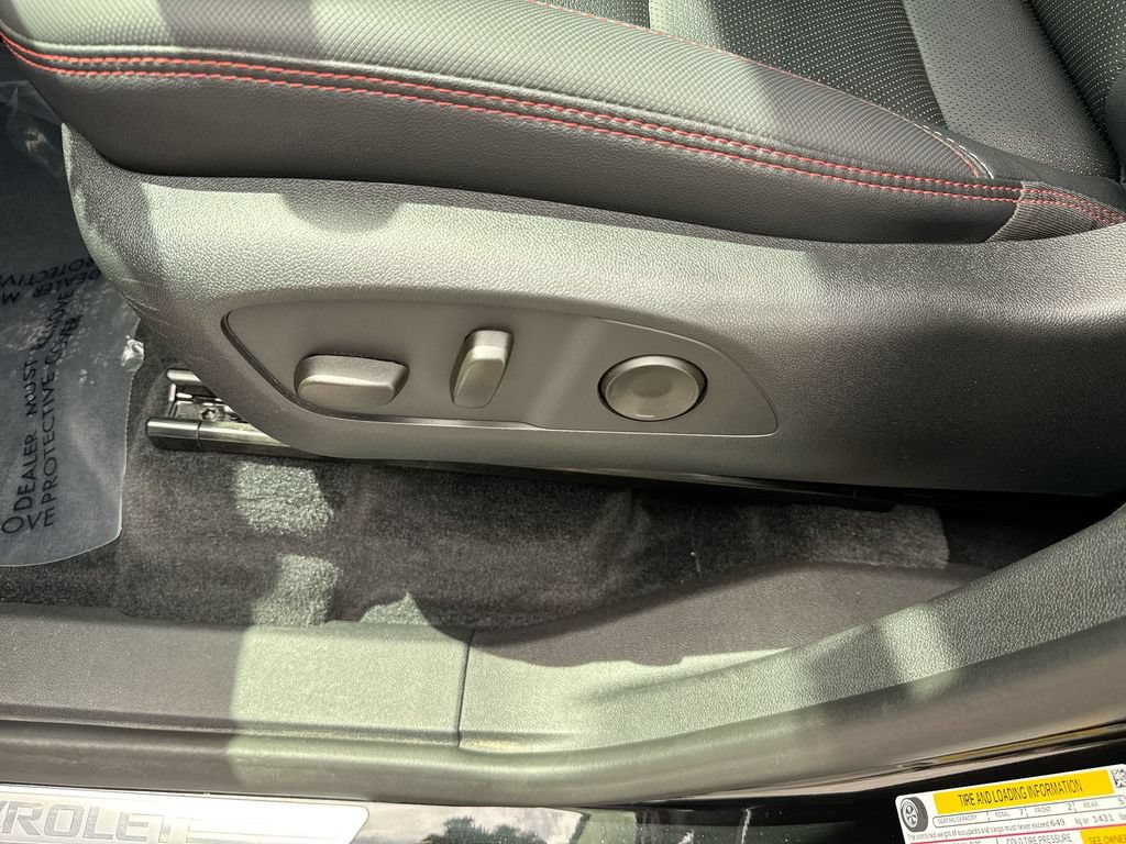 Used 2025 Chevrolet Traverse RS FWD image 14