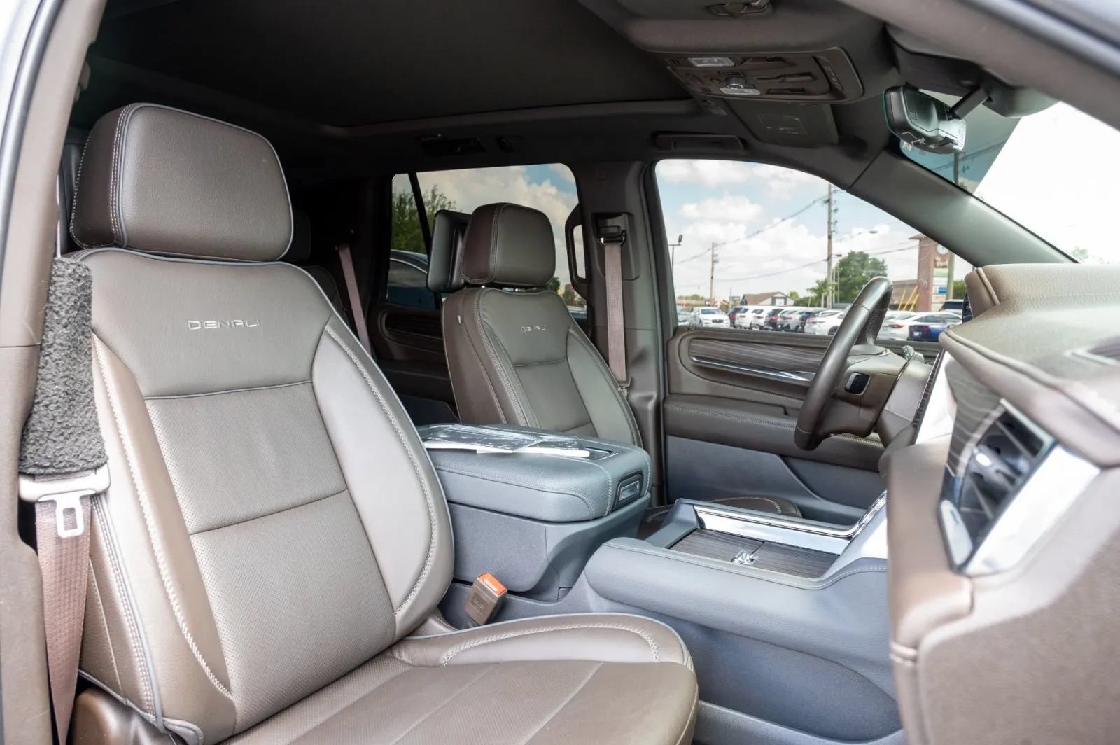 Used 2024 GMC Yukon Denali w/ Denali Reserve Package AWD/4WD image 39