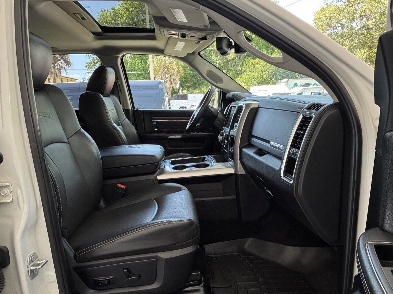 Used 2016 RAM 1500 Laramie w/ Convenience Group AWD/4WD image 34