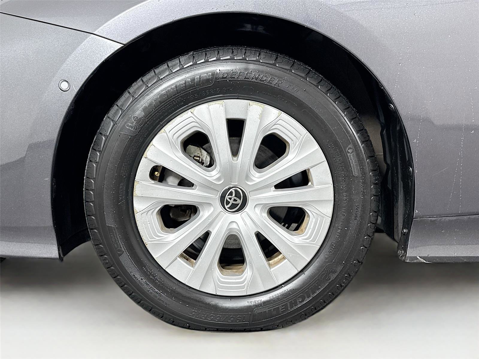 Certified 2022 Toyota Prius LE image 40