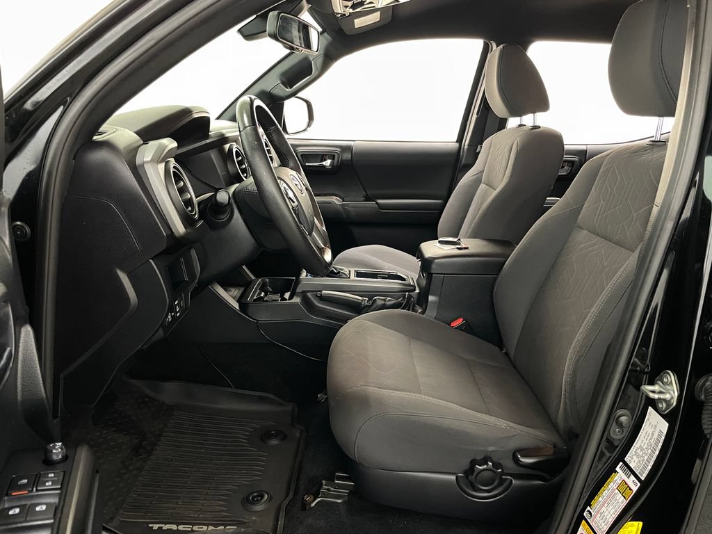 Used 2019 Toyota Tacoma TRD Off-Road AWD/4WD image 8
