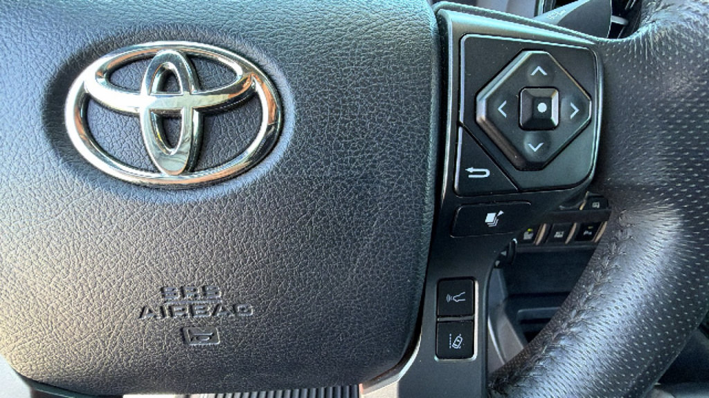 Certified 2018 Toyota Tacoma TRD Off-Road w/ Technology Package AWD/4WD image 20
