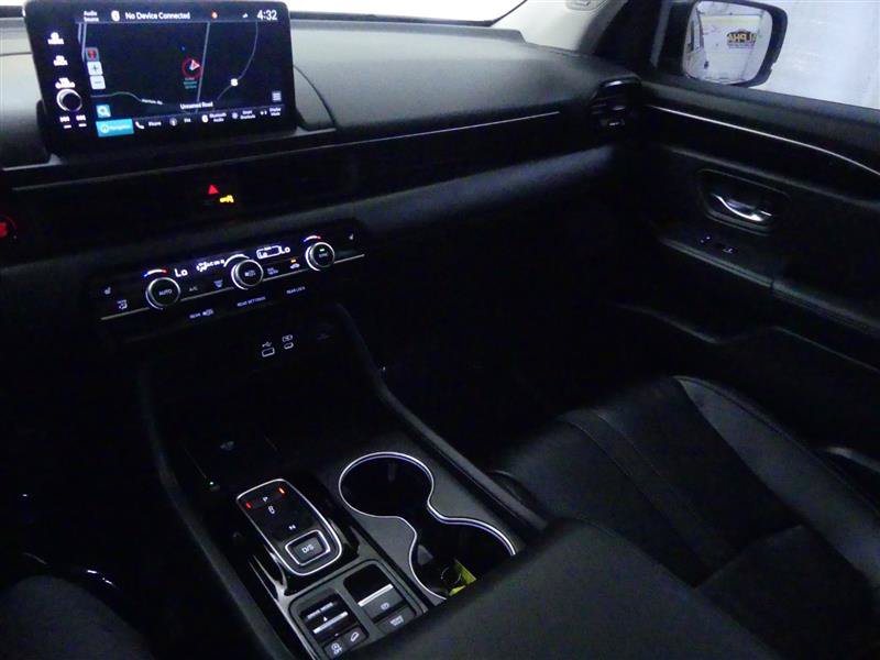 Used 2023 Honda Pilot Touring image 13