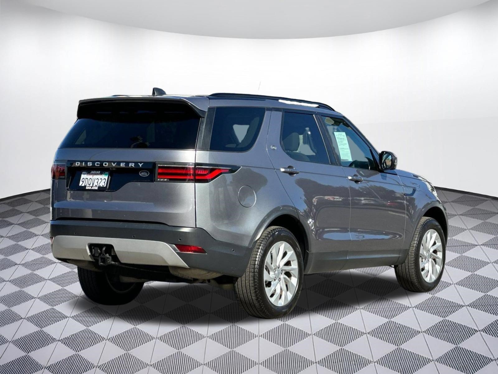 Used 2022 Land Rover Discovery S AWD/4WD image 9