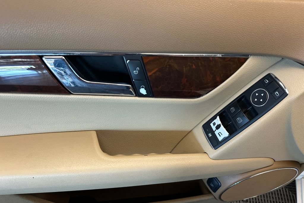 Used 2008 Mercedes-Benz C 300 Sedan image 11