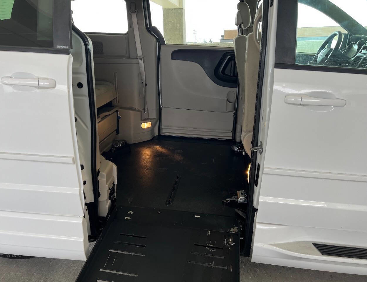 Used 2014 Dodge Grand Caravan SE w/ Quick Order Package 29E SE FWD image 12