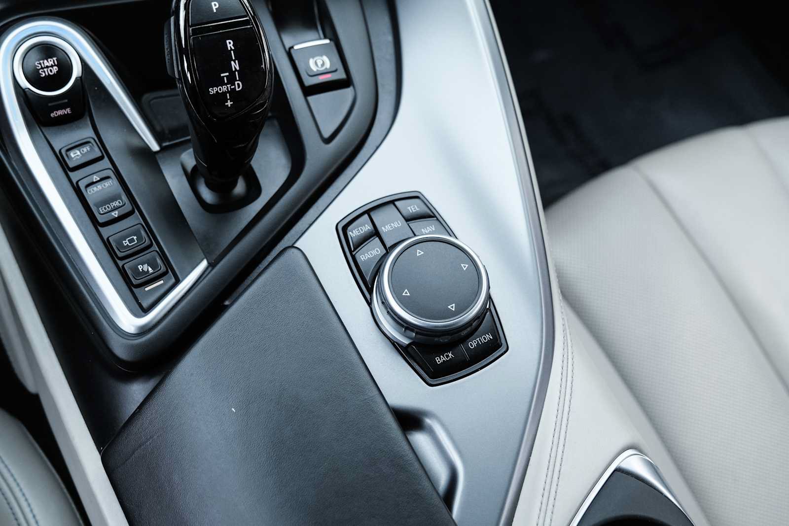 Used 2015 BMW i8 AWD/4WD image 26