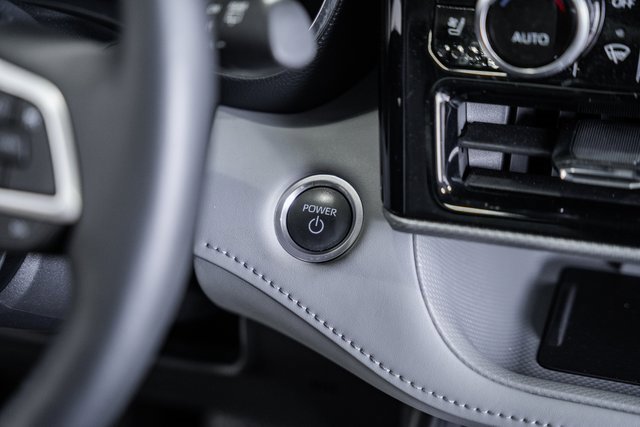 Used 2024 Toyota Highlander Platinum image 25