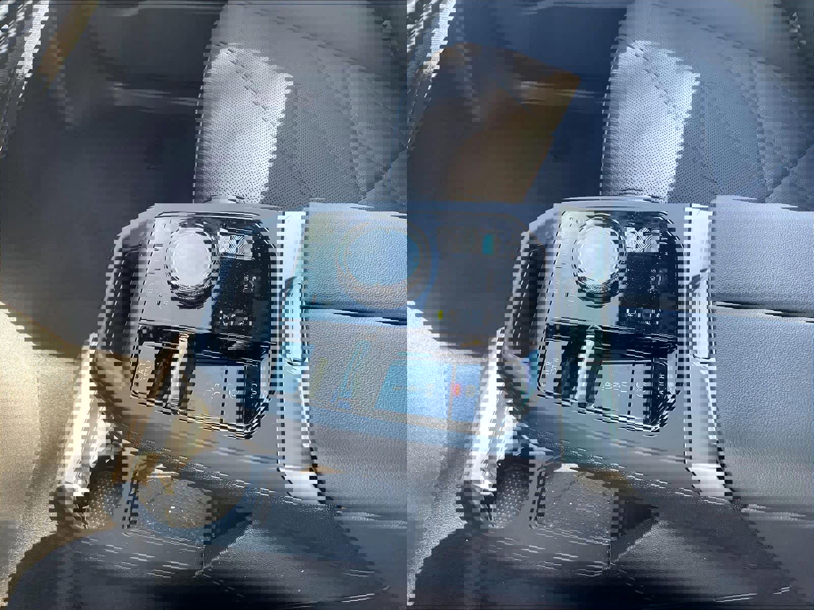 Used 2025 BMW iX xDrive50 w/ Sport Package image 17