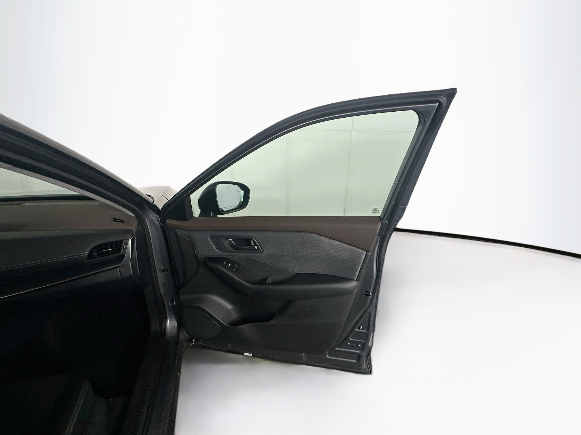 Used 2023 Nissan Rogue S AWD/4WD image 30