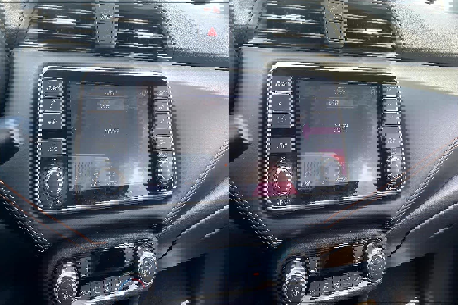 Used 2021 Nissan Versa SR w/ Convenience Package image 31