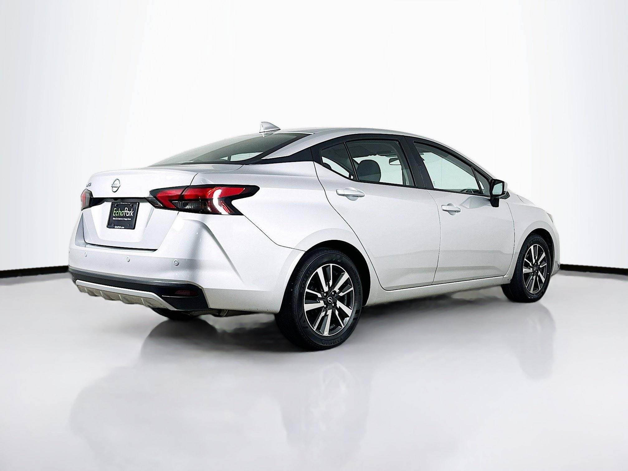 Used 2025 Nissan Versa SV FWD image 9
