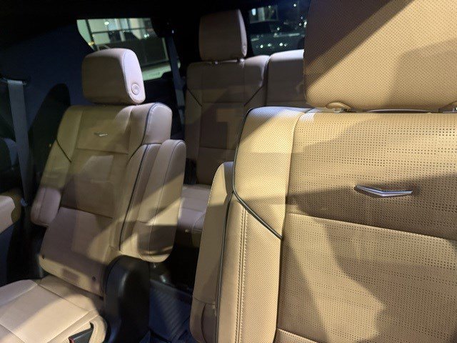 Used 2025 Cadillac Escalade Premium Luxury image 14