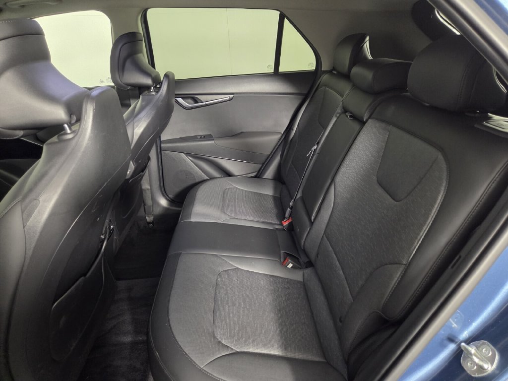 Used 2023 Kia Niro SX Touring FWD image 22