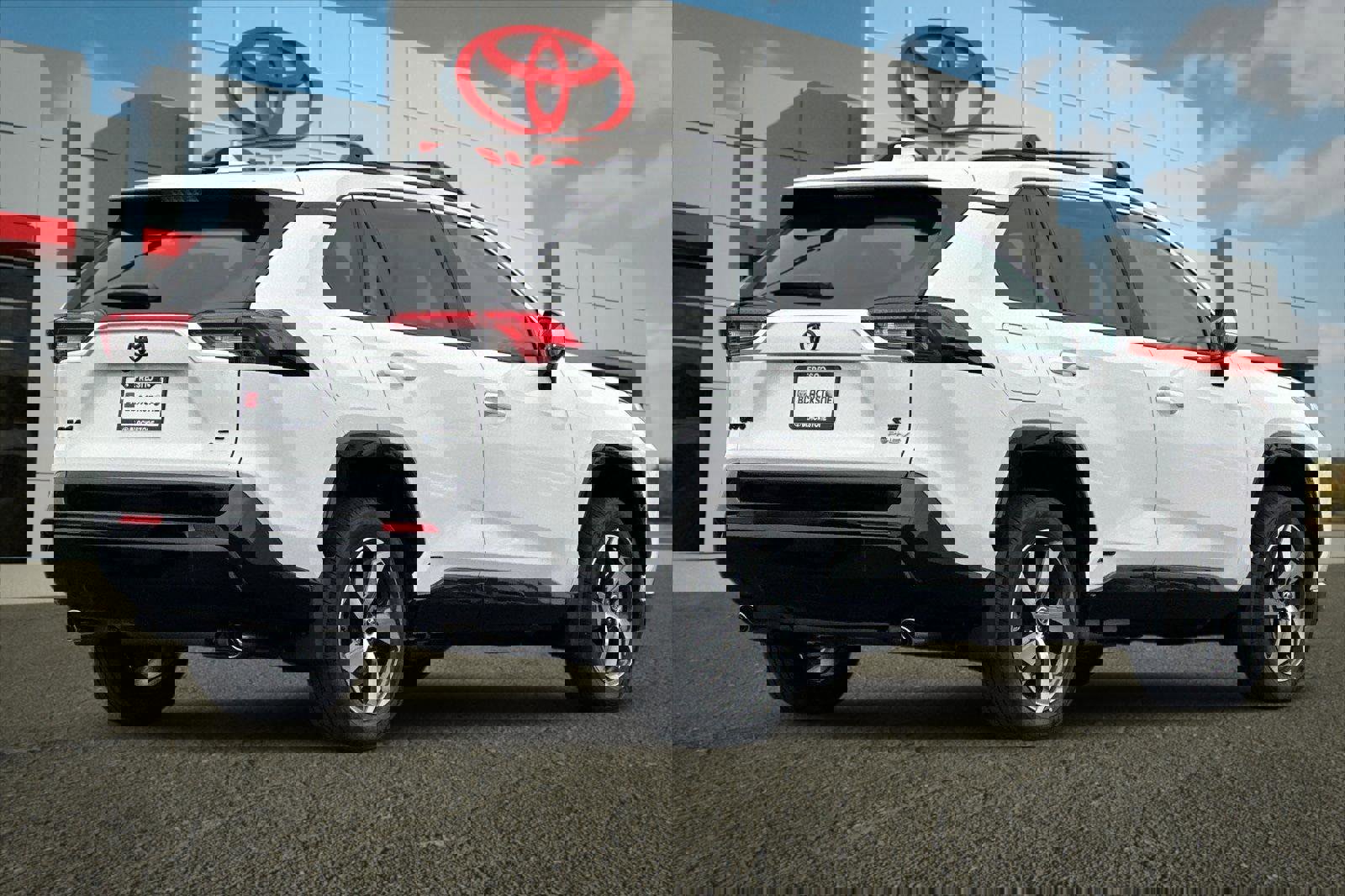 Certified 2025 Toyota RAV4 SE image 3