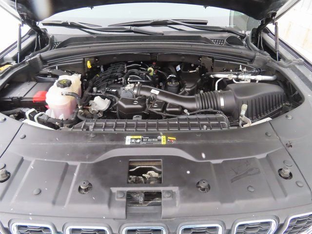 Used 2023 Jeep Grand Cherokee Laredo image 14