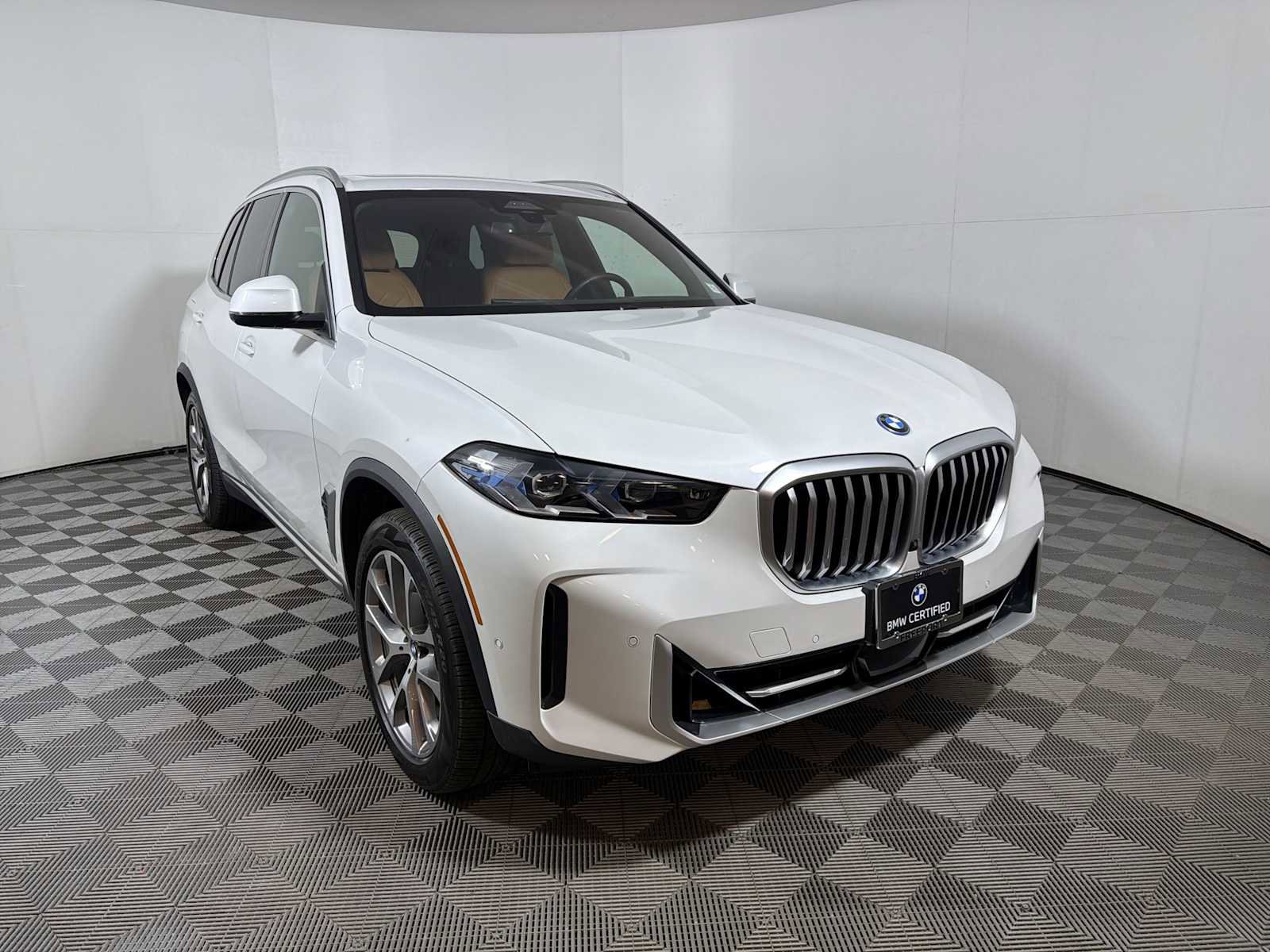 Certified 2024 BMW X5 xDrive50e w/ Premium Package image 2