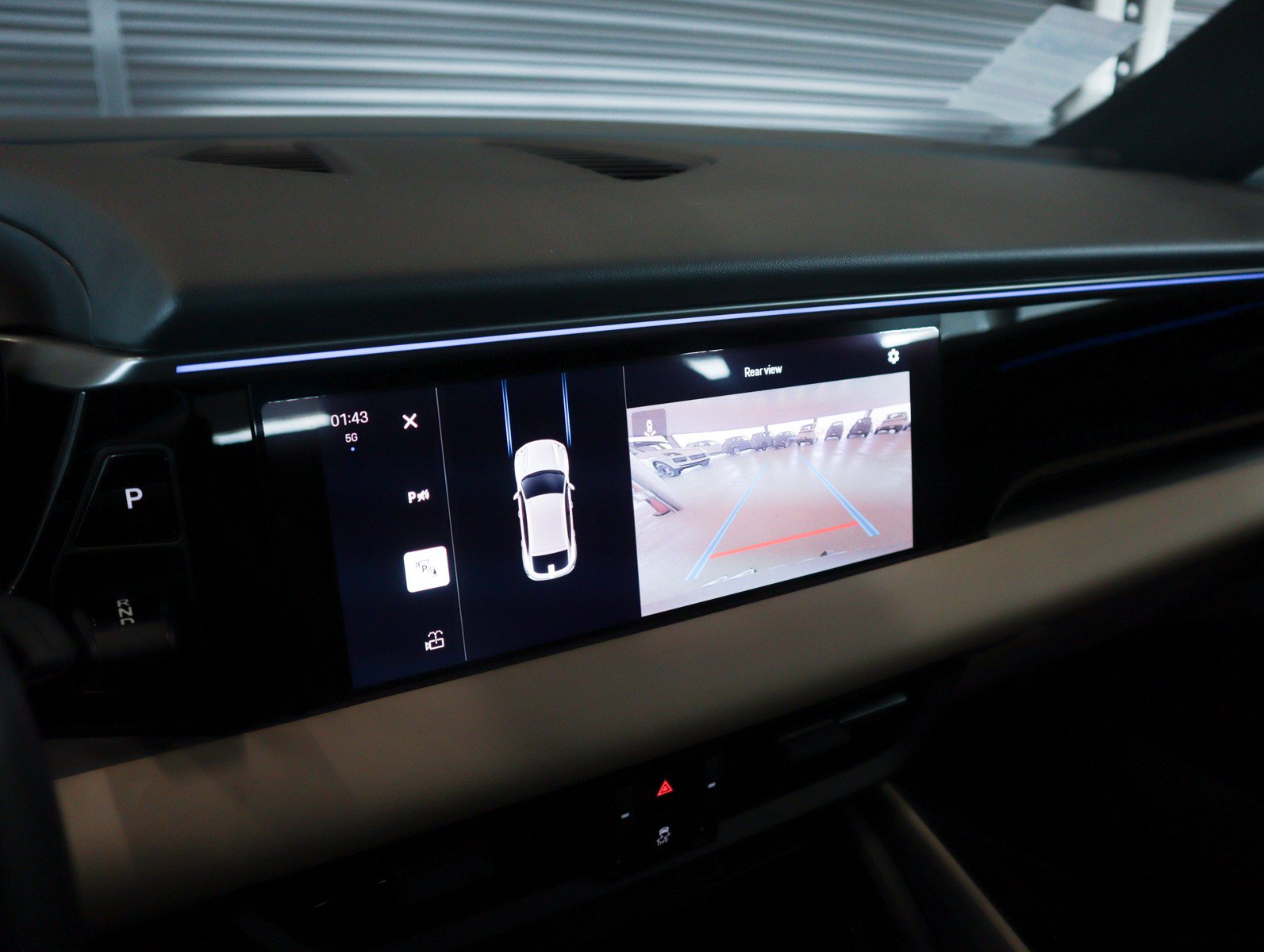 Certified 2025 Porsche Macan Electric RWD image 21