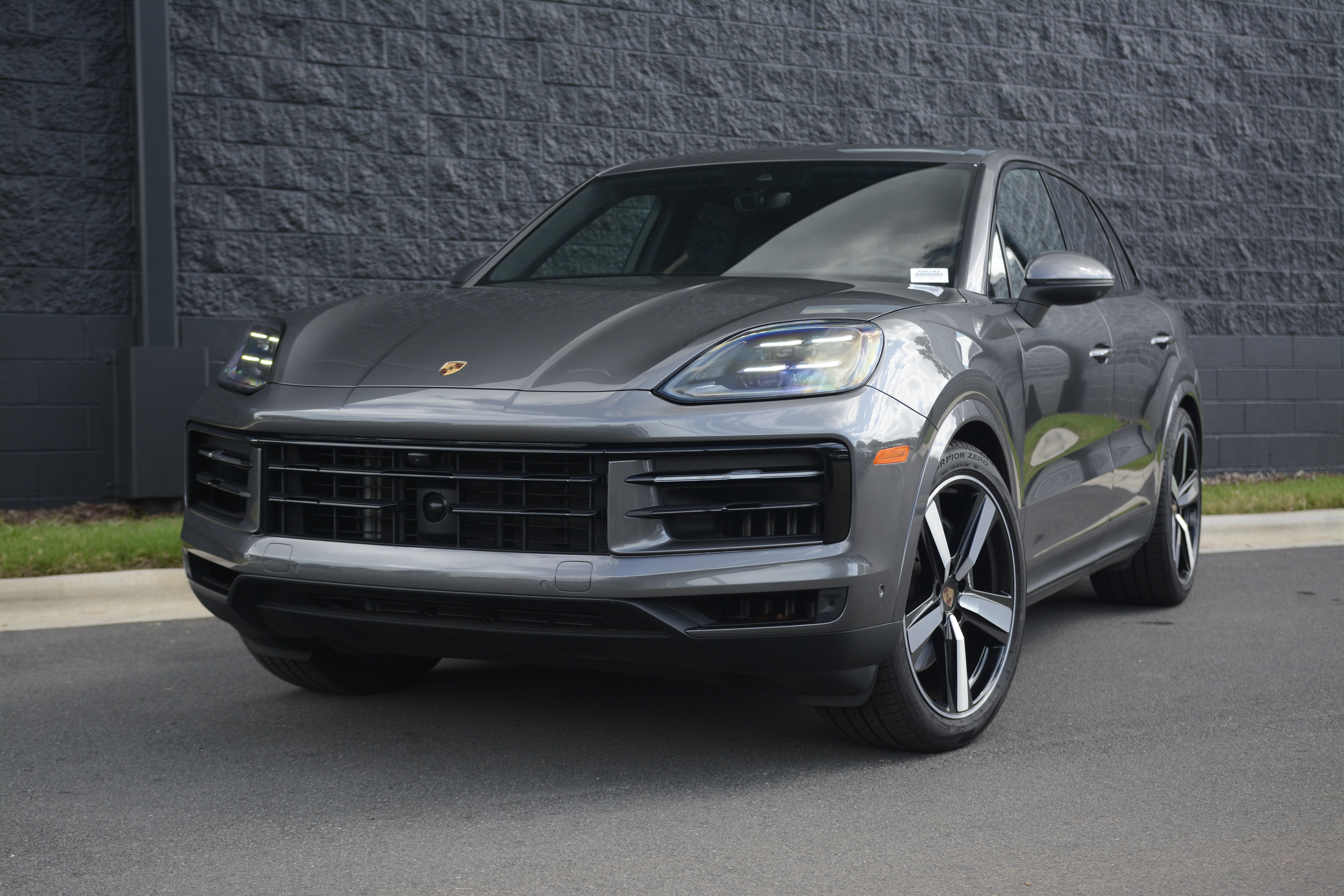 Certified 2025 Porsche Cayenne AWD/4WD image 1