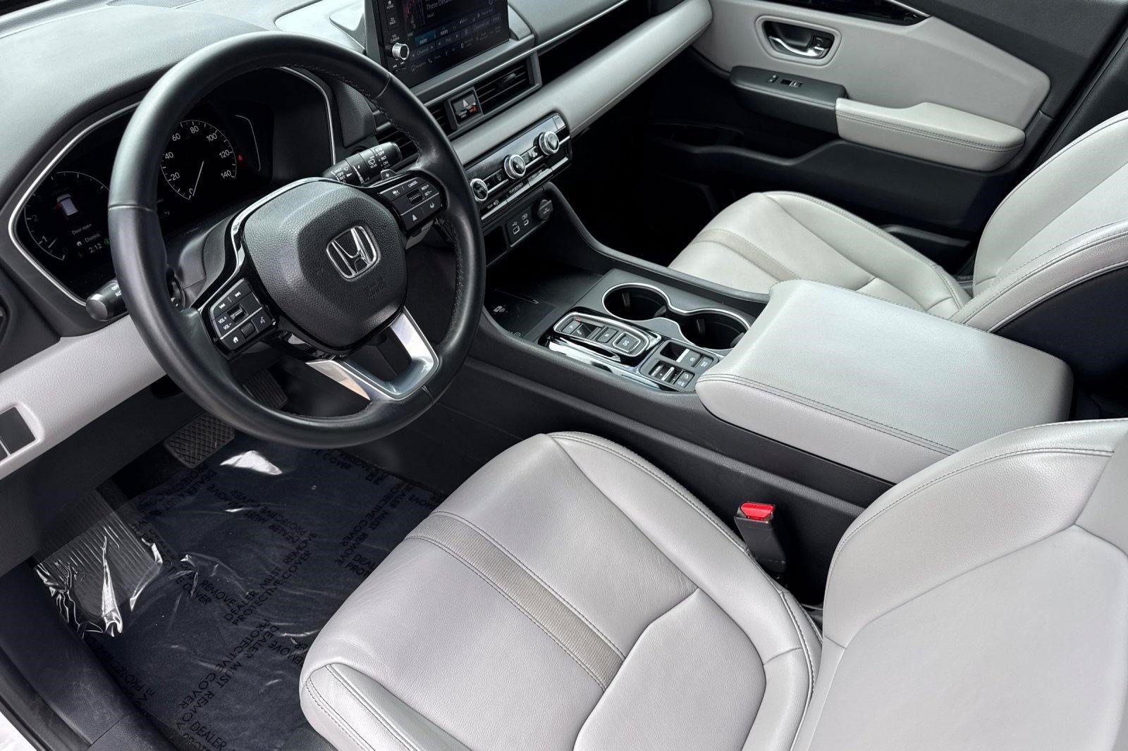Certified 2023 Honda Pilot Touring image 4