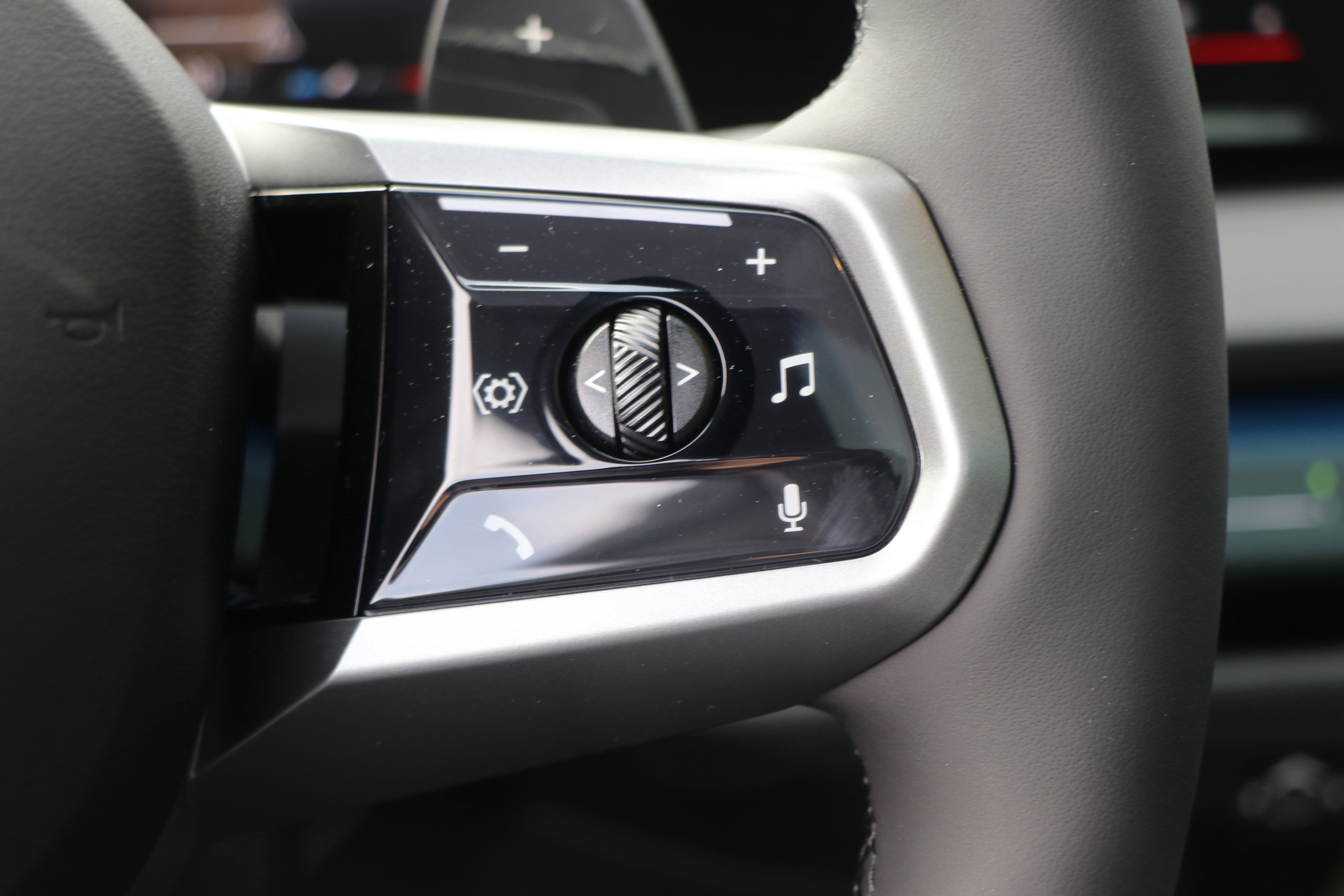 Certified 2025 BMW X3 xDrive30i w/ Premium Package image 13