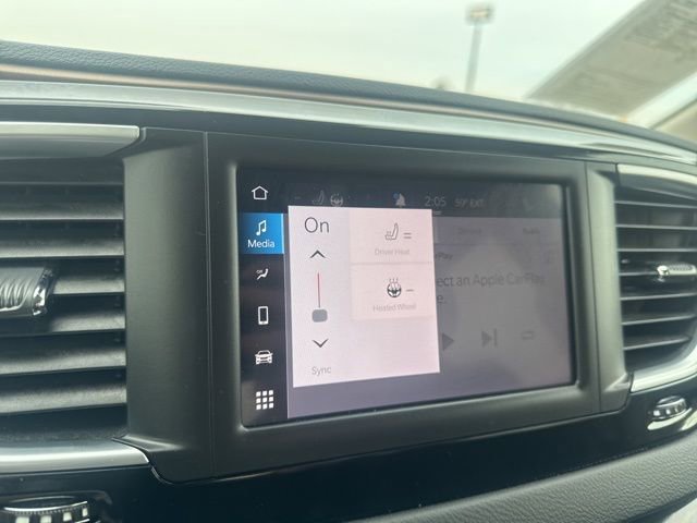 Used 2024 Chrysler Voyager LX image 5