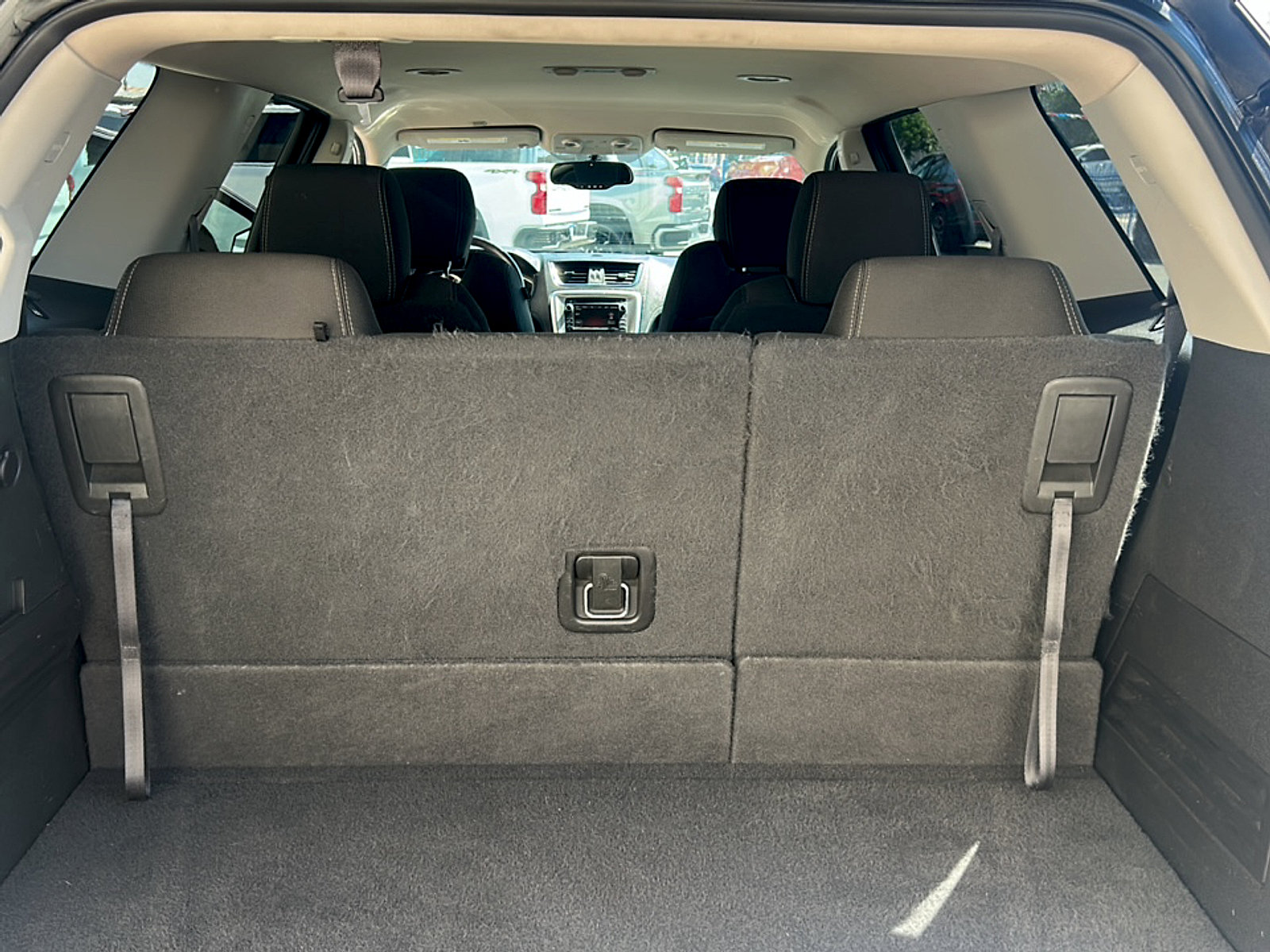 Used 2015 GMC Acadia SLE FWD image 23