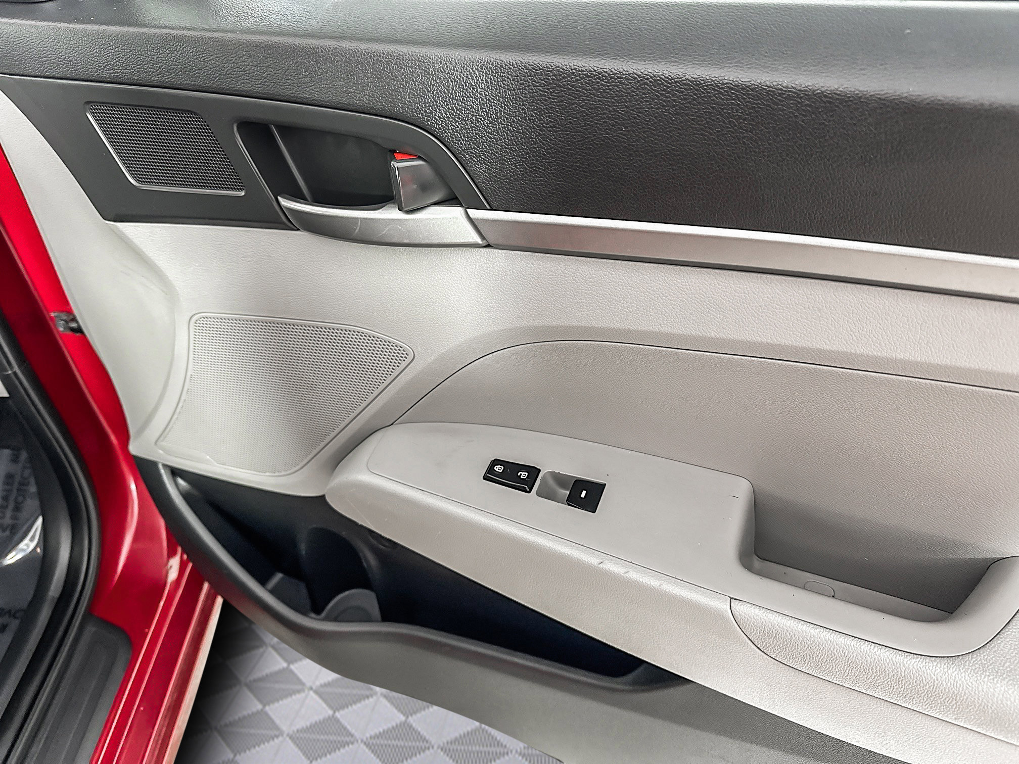 Used 2017 Hyundai Elantra SE image 30