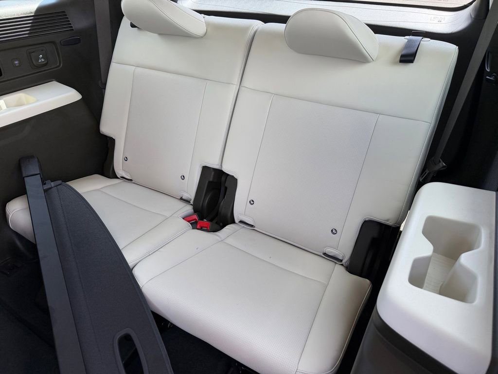 Used 2025 Hyundai Santa Fe Calligraphy image 12