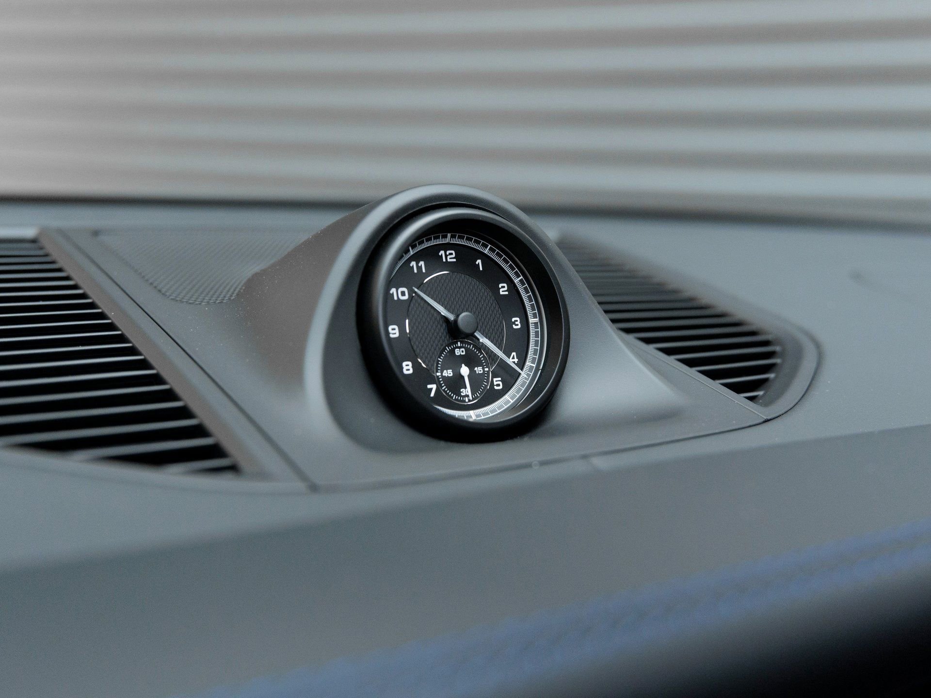 New 2025 Porsche Macan AWD/4WD image 19