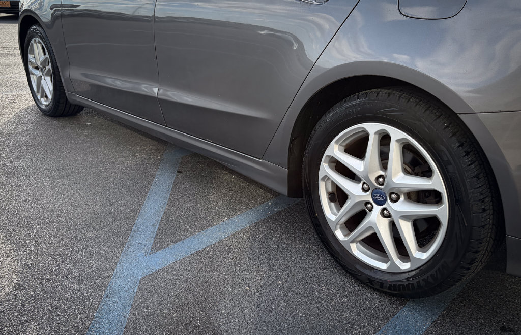 Used 2013 Ford Fusion SE FWD image 22
