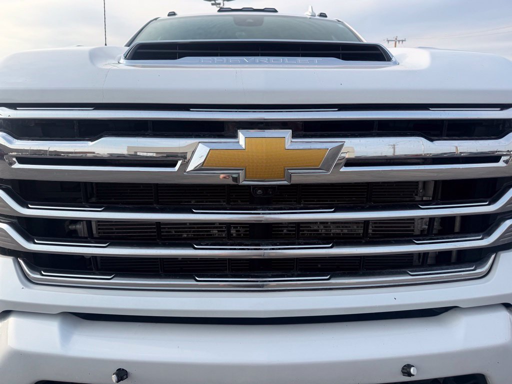 Used 2024 Chevrolet Silverado 3500 High Country w/ High Country Premium Package AWD/4WD image 7