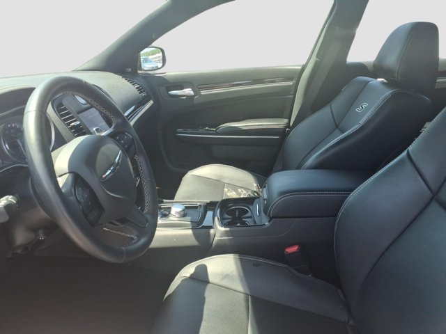 Used 2022 Chrysler 300 S w/ Comfort Group RWD image 7