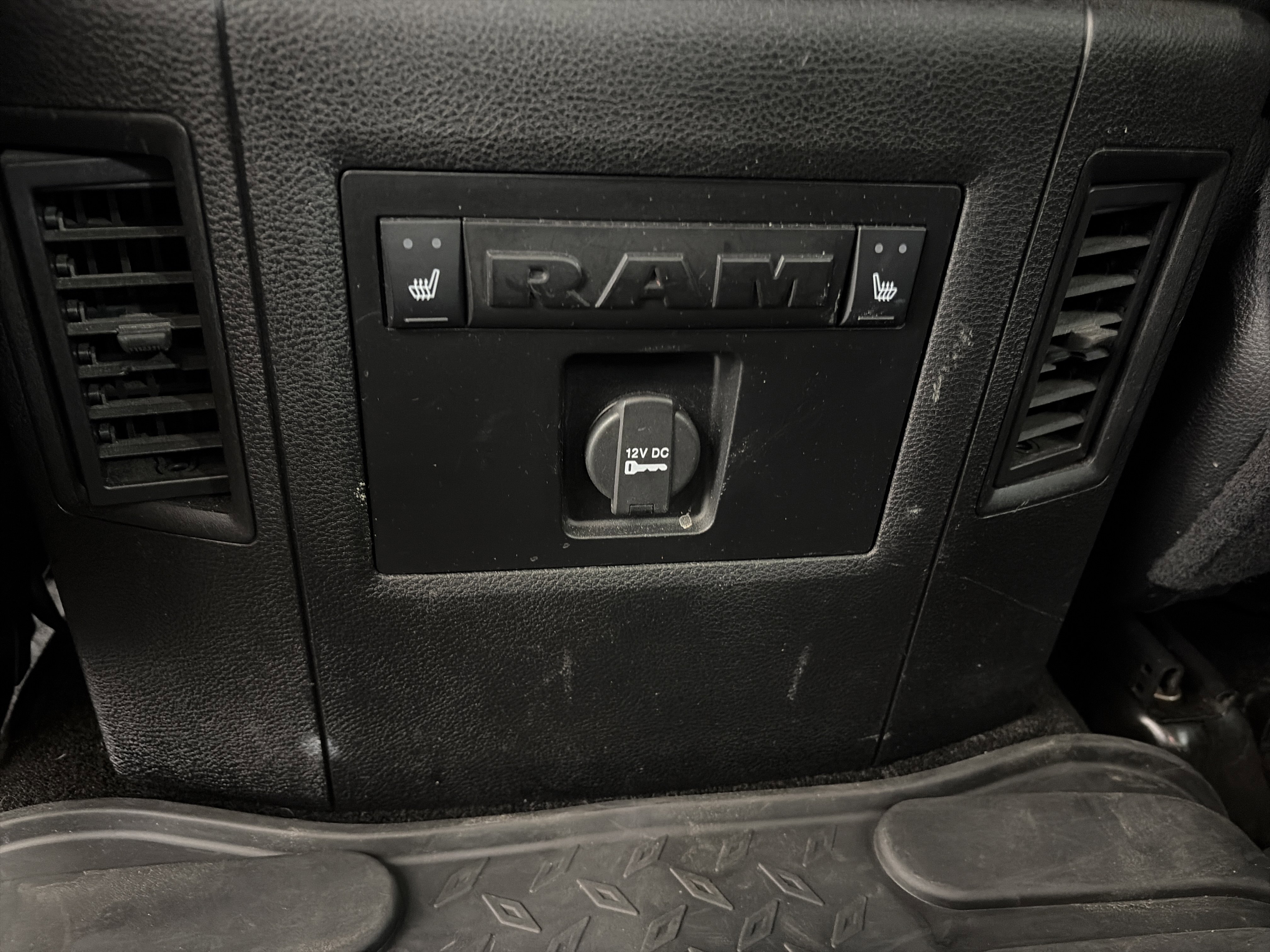 Used 2016 RAM 1500 Laramie w/ Convenience Group image 18