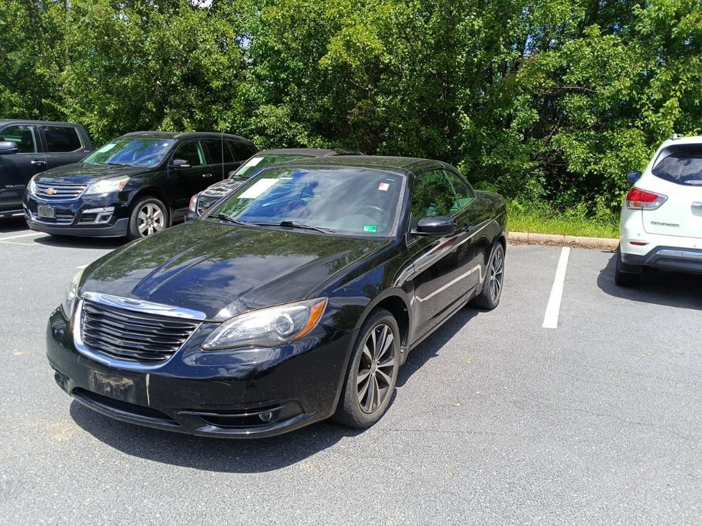 Used 2011 Chrysler 200 S FWD image 2